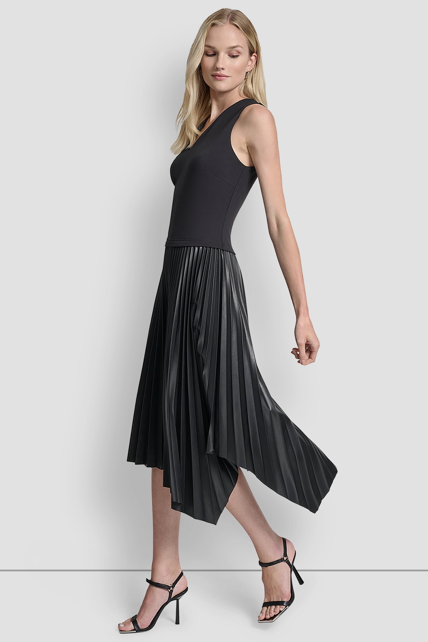 SLEEVELESS V NECK TOP WITH PLEATED SKIRT
