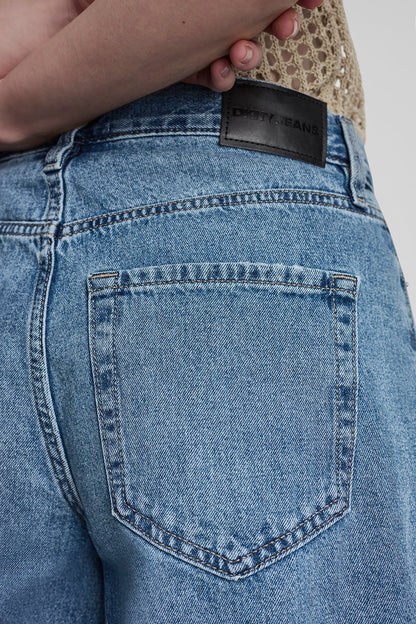 MID-RISE RELAXED DENIM SHORT