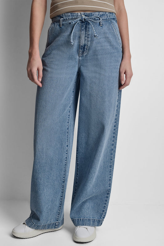 HIGH-RISE WIDE LEG JEAN