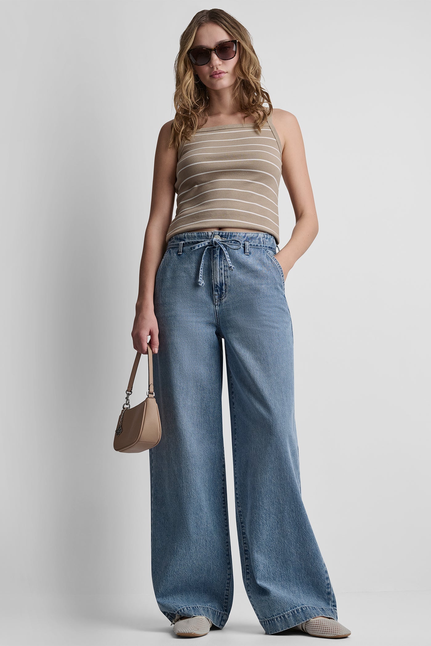 HIGH-RISE WIDE LEG JEAN