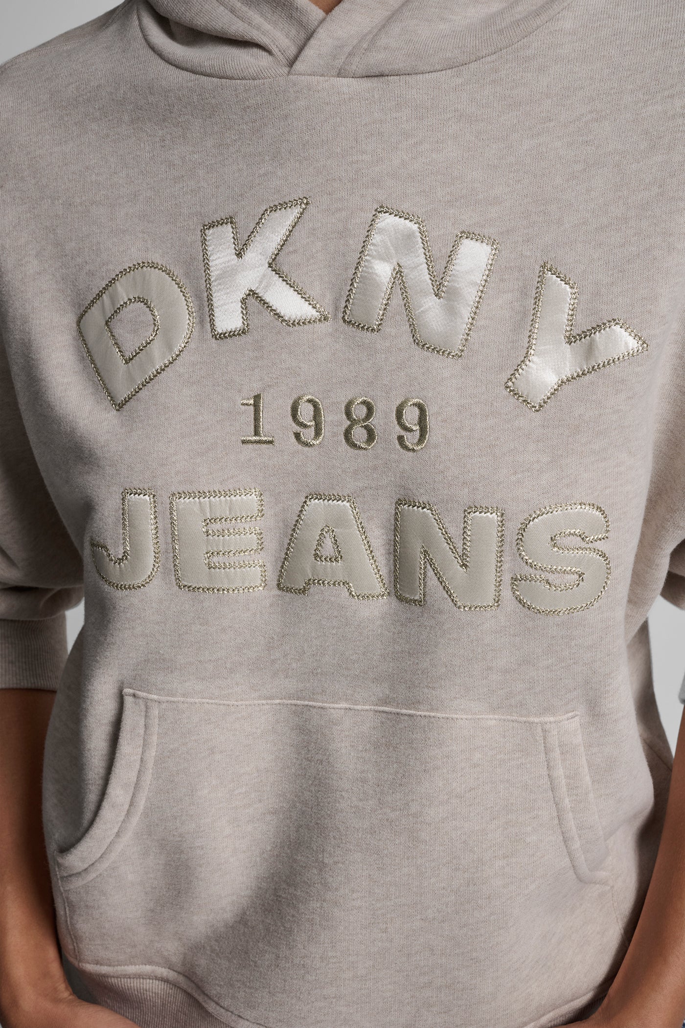 DKNY JEANS SATIN APPLIQUE CHAINSTITCH LOGO SWEATSHIRT