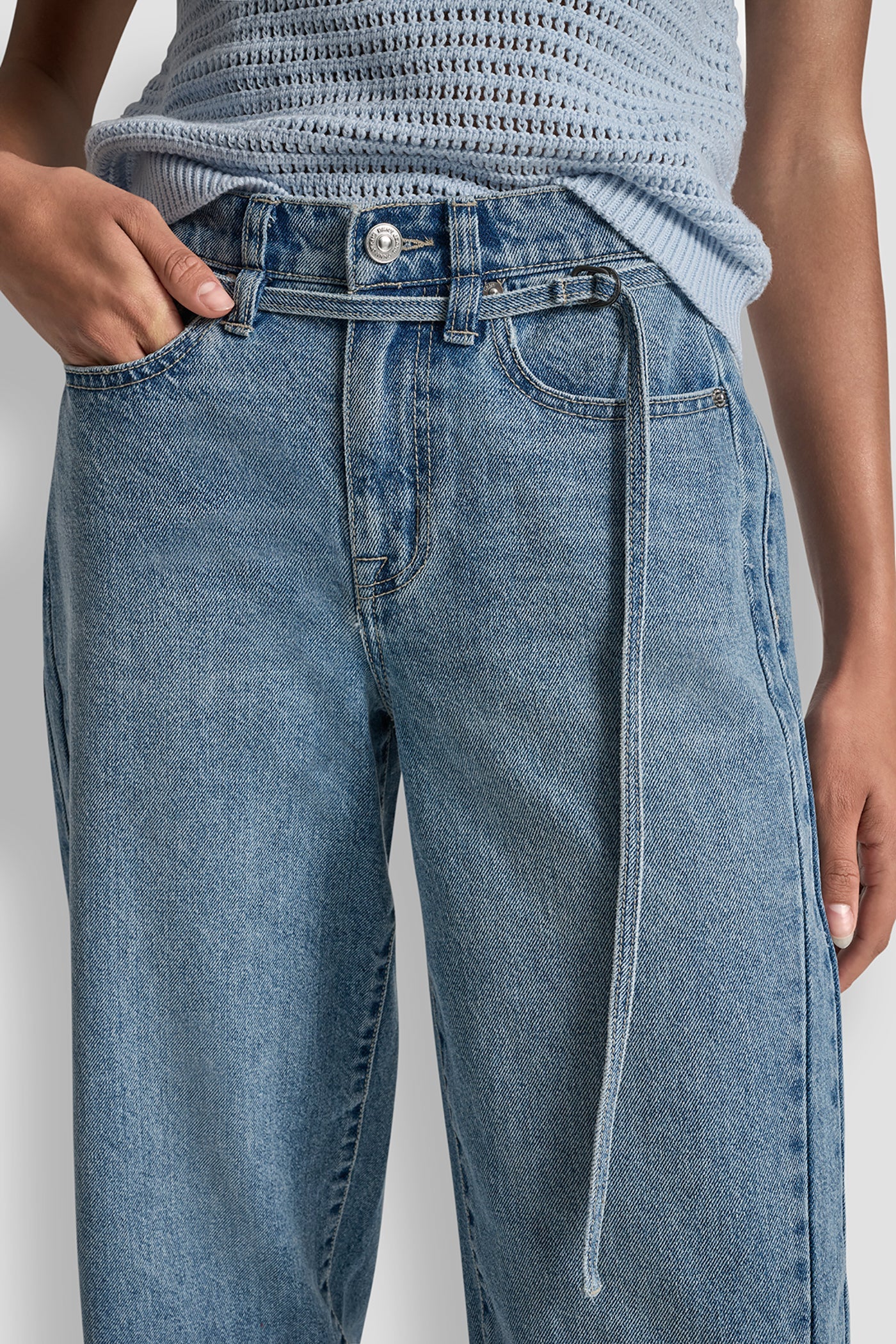 MID-RISE BARREL JEANS