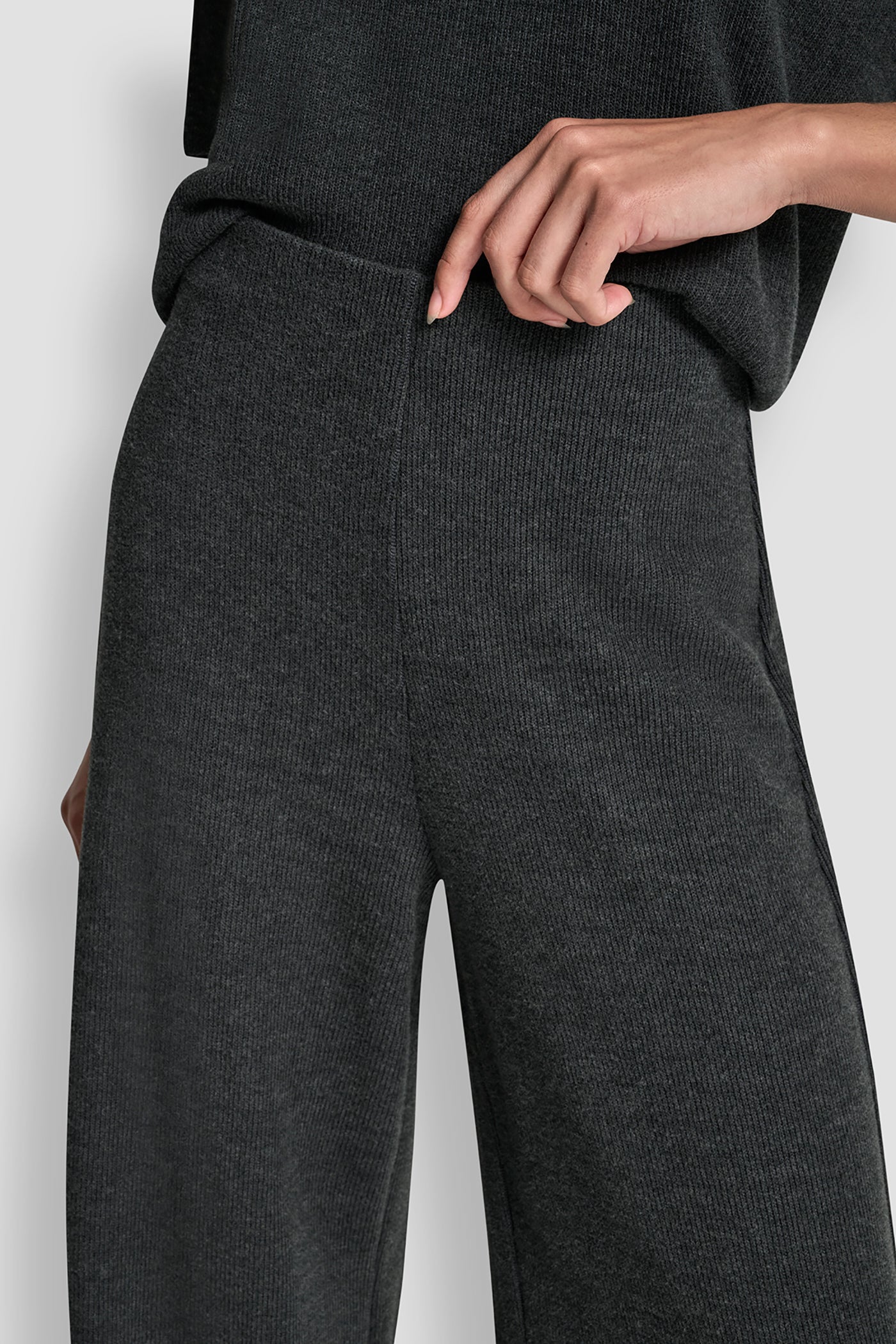 HIGH-RISE WIDE LEG PANT
