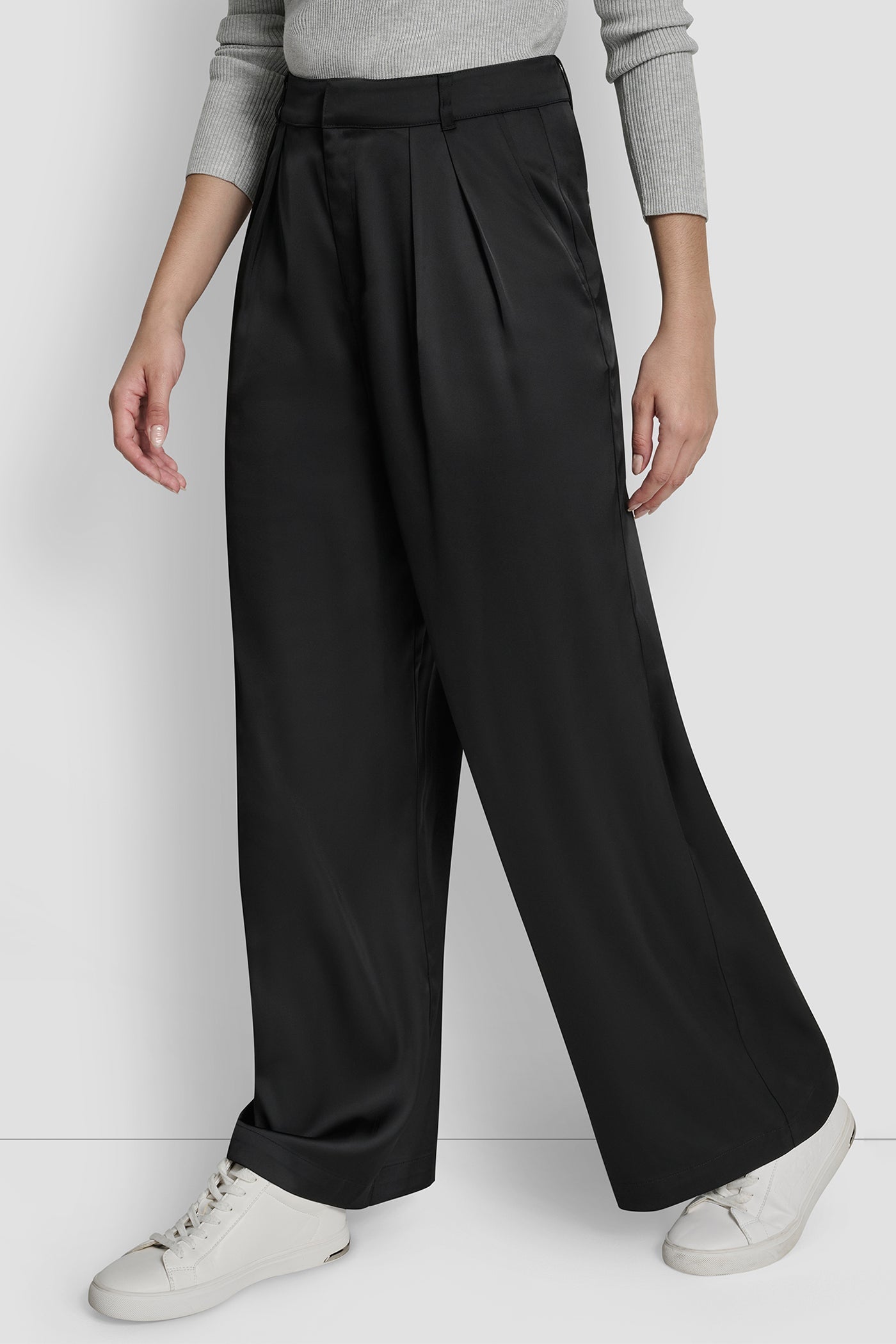 HIGH-RISE PLEATED WIDE LEG TROUSER