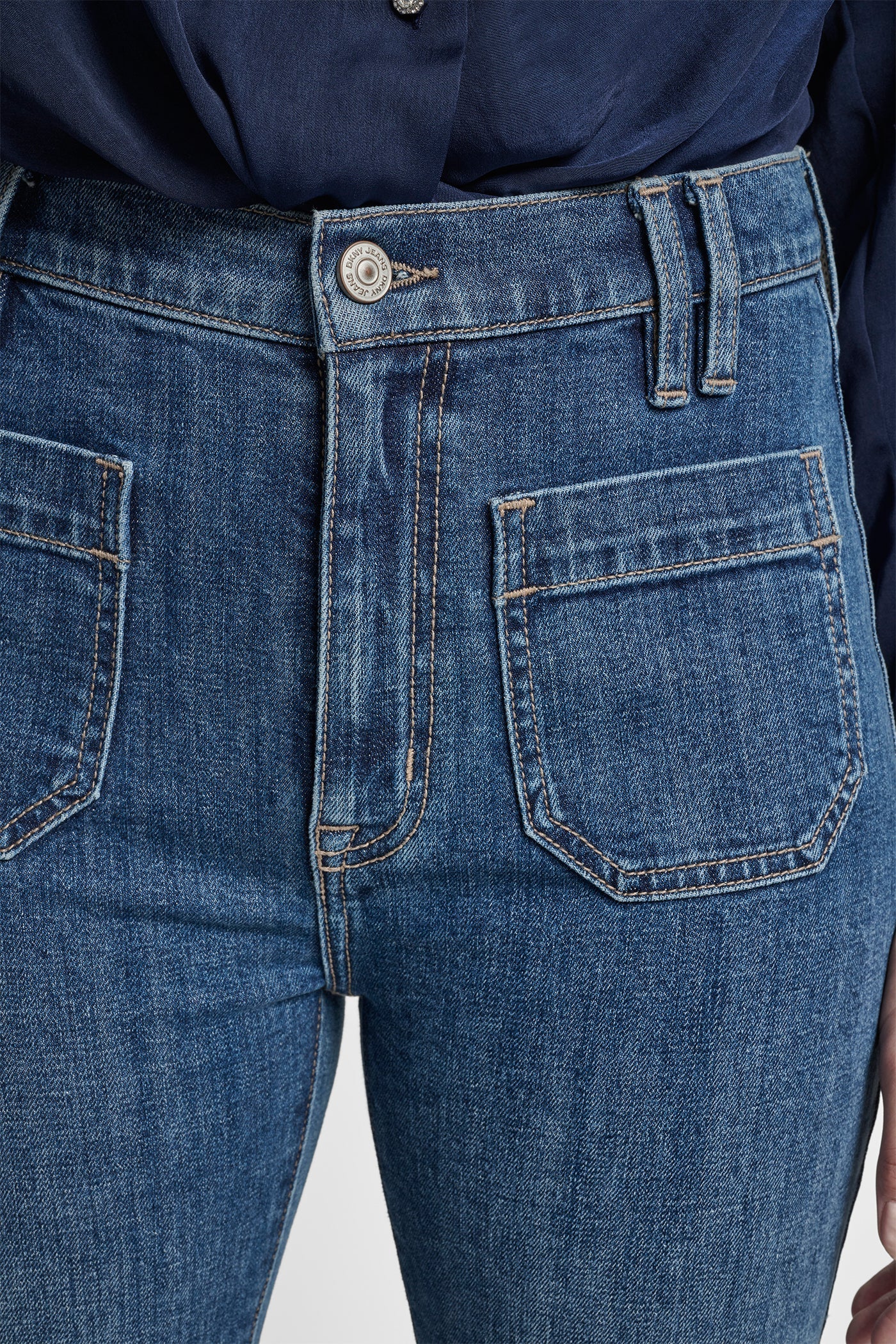HIGH-RISE RELAXED FLARE WITH POCKETS