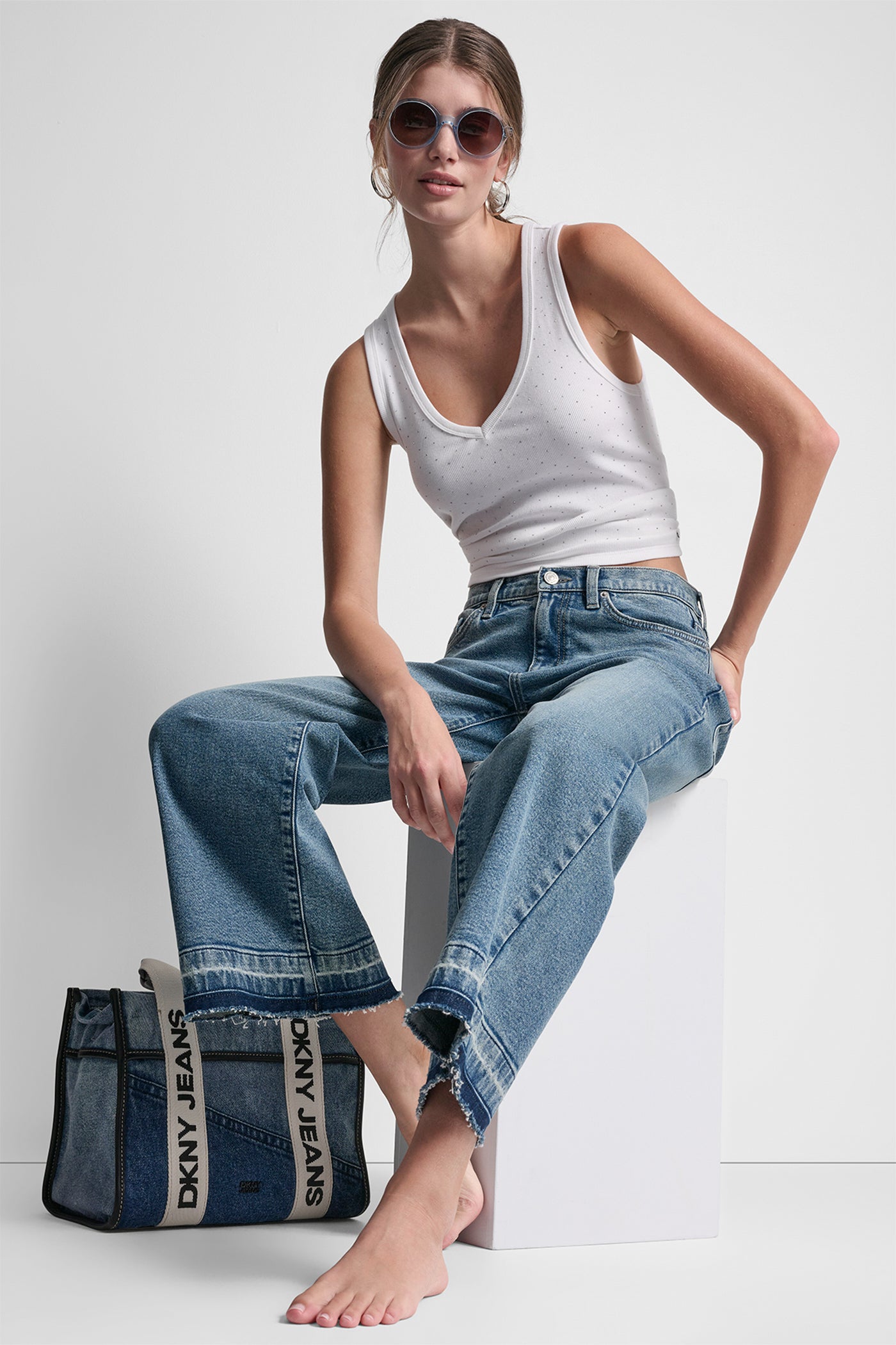 RHINESTONES V-NECK TANK