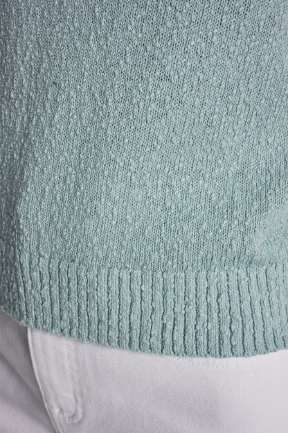 CREW NECK SLEEVELESS SWEATER