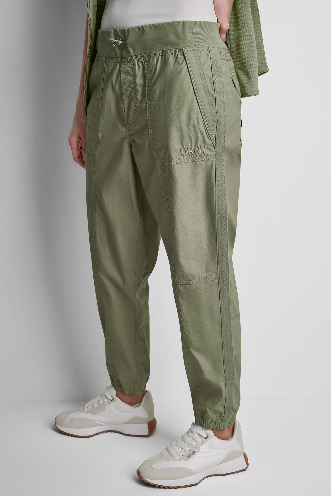 HIGH-RISE SLIM UTILITY JOGGER