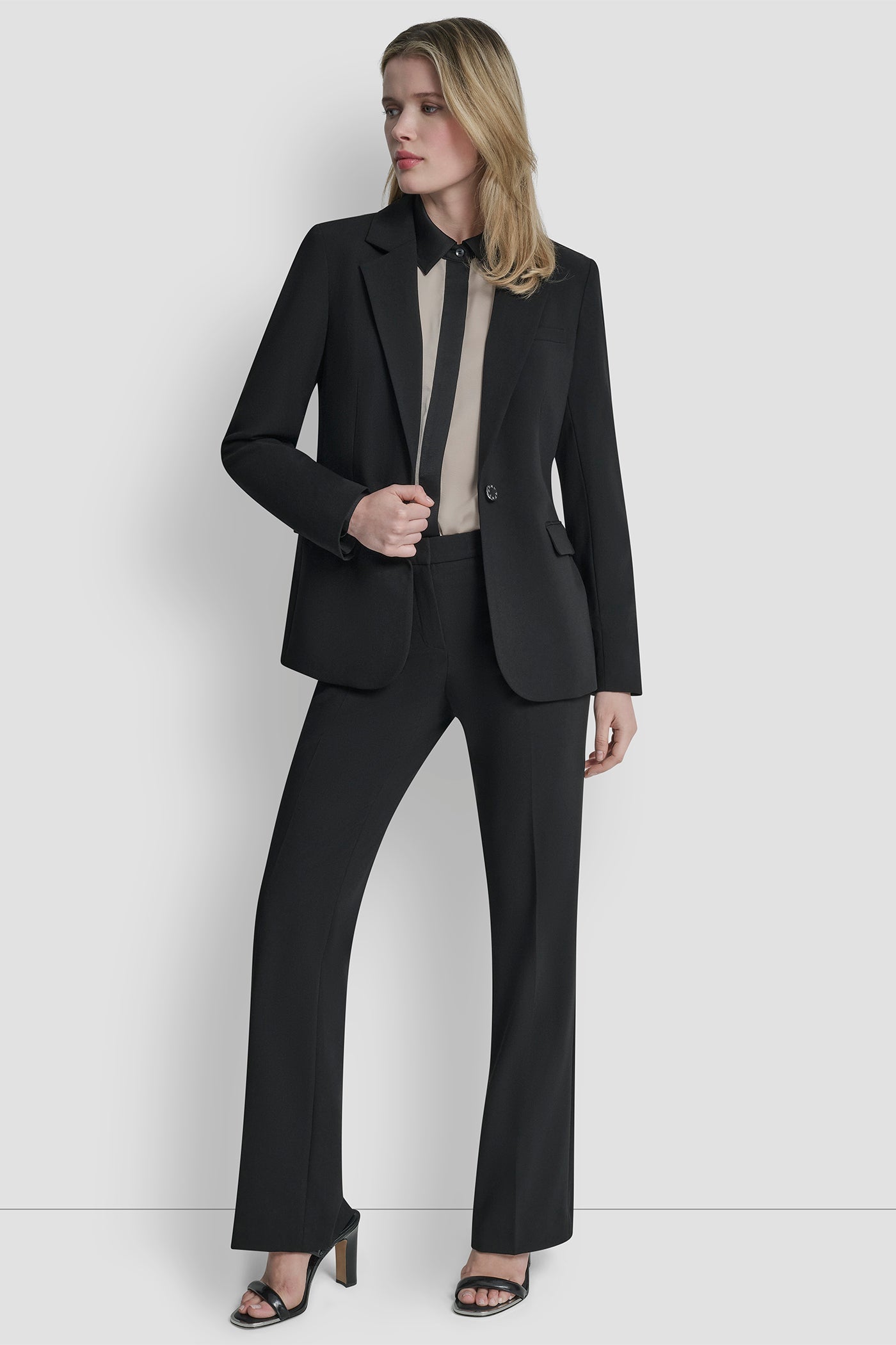 SINGLE BUTTON BLAZER