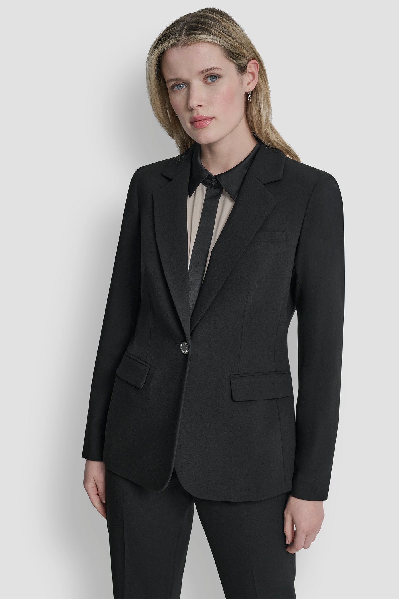 SINGLE BUTTON BLAZER