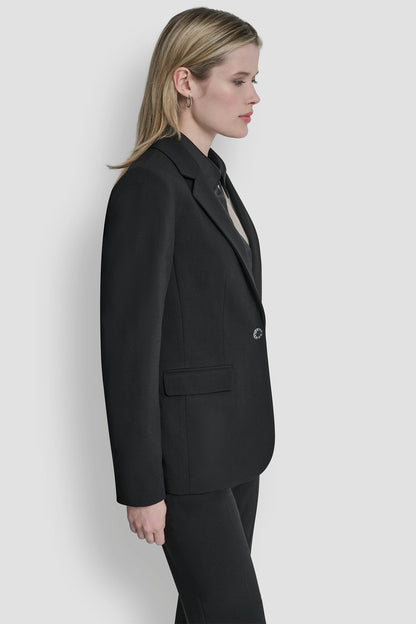 SINGLE BUTTON BLAZER