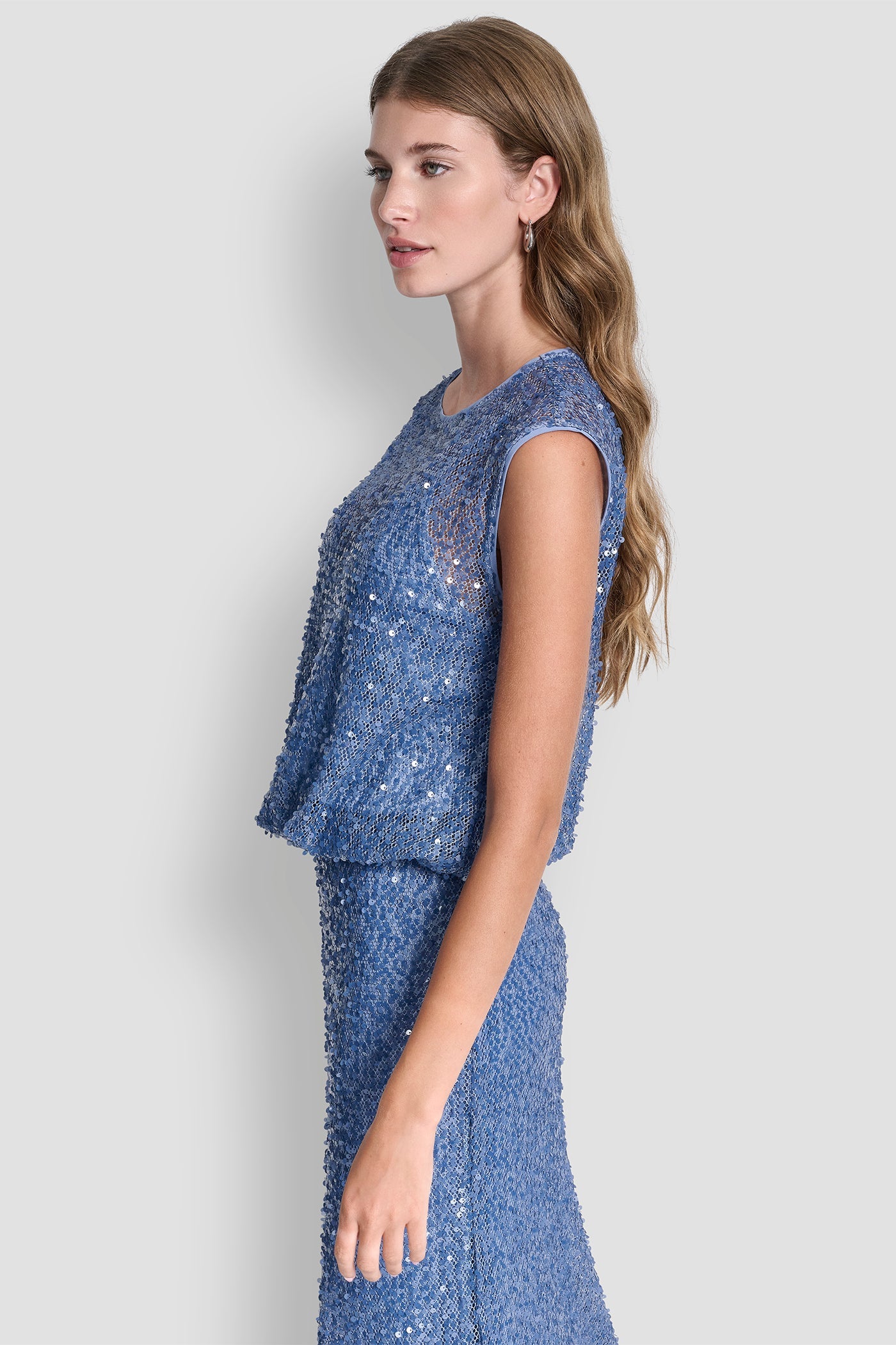 SLEEVELESS SEQUINED BUBBLE HEM SWEATER