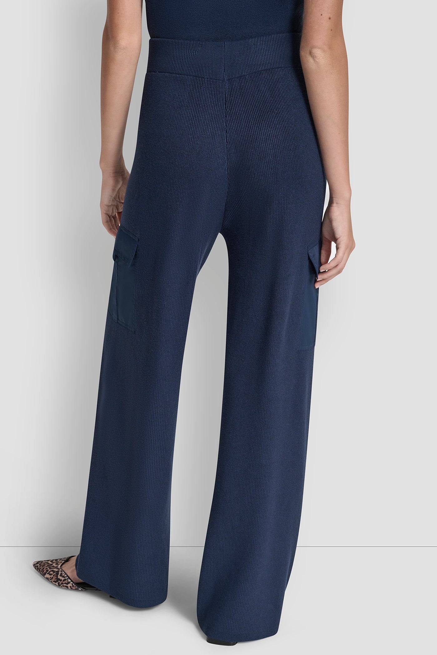 HIGH-RISE CARGO SWEATER PANT