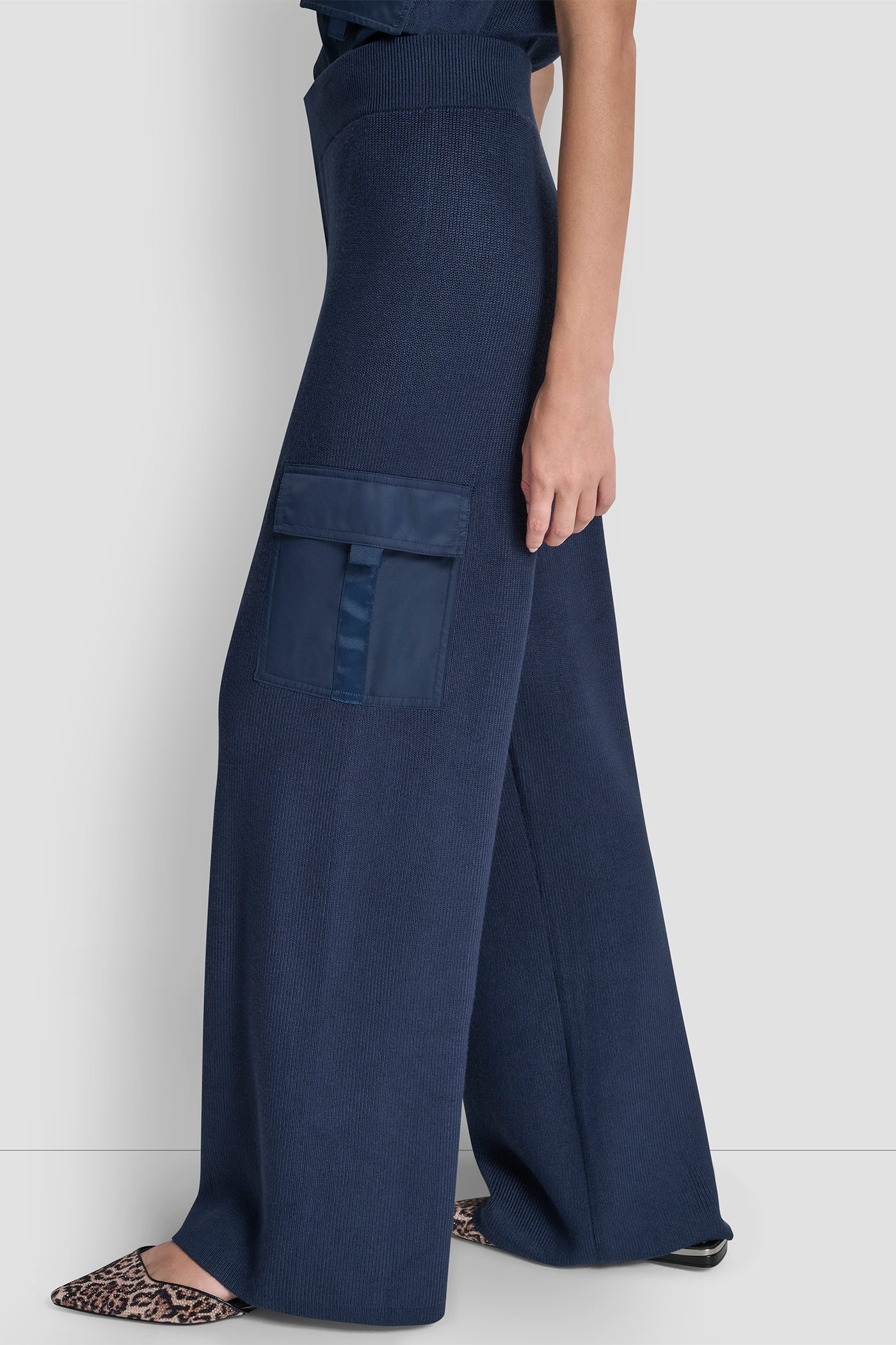 HIGH-RISE CARGO SWEATER PANT
